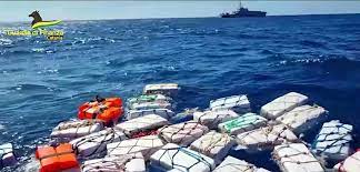 Itália apreende 2 toneladas de cocaína que estavam boiando no mar