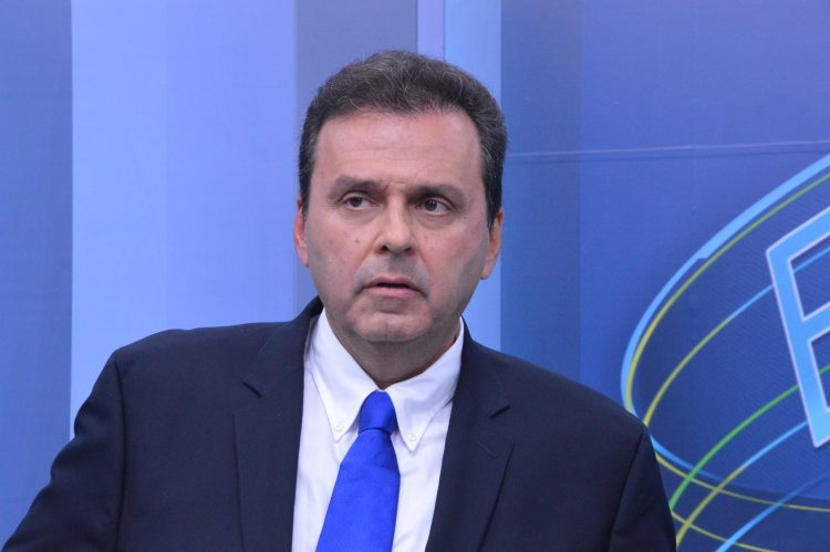 Fátima e Álvaro chutaram o “bumbum” de Carlos Eduardo