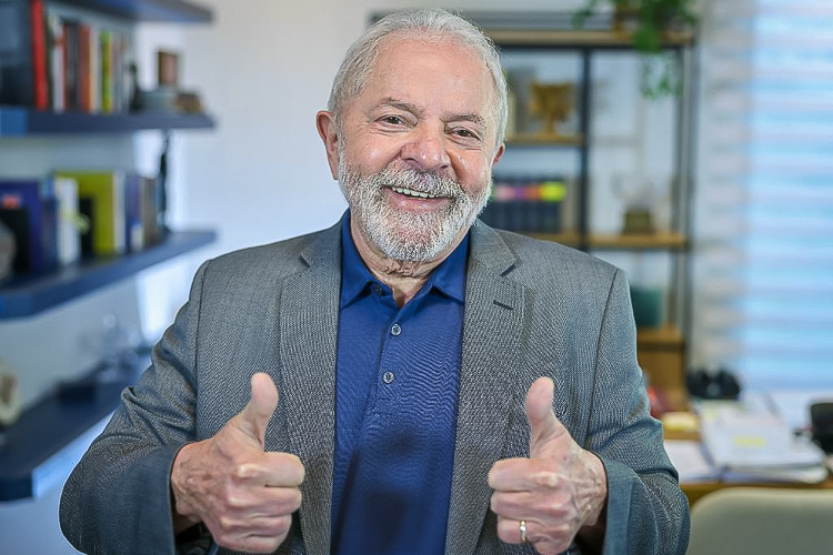 O especialista em fazer pobres: Lula anuncia aumento de 18 reais no salário mínimo: não dá pra comprar uma cartela de ovos”