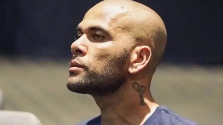 Daniel Alves concede primeira entrevista na prisão e faz revelações; VEJA