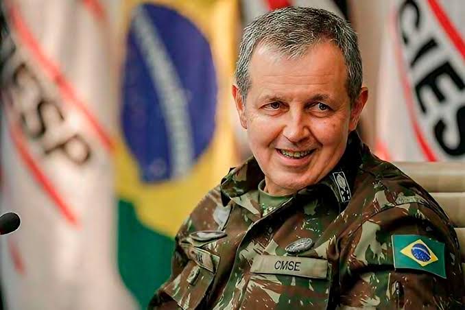 Bomba: O Exército virou um barril de pólvora depois da posse de Lula com desligamento de oficias, recusa a solenidades e rejeição ao atual comandante, General Tomás